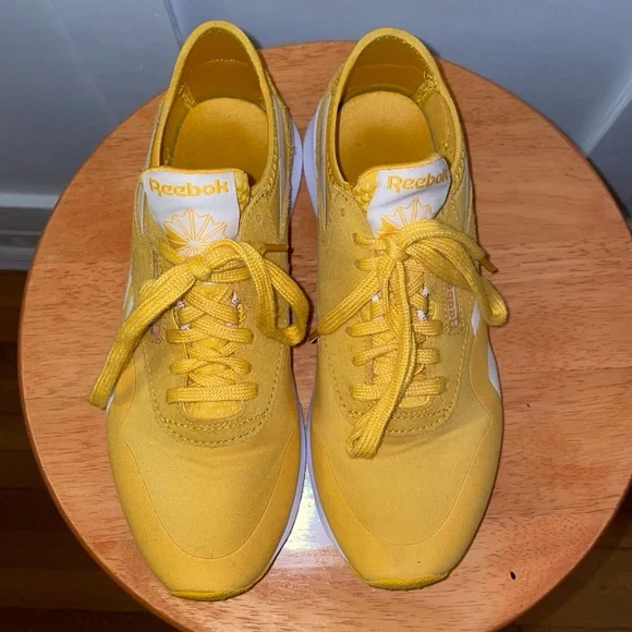 REEBOK // Golden Yellow Athletic Shoes Sneakers women 8.5 - Picture 4 of 10